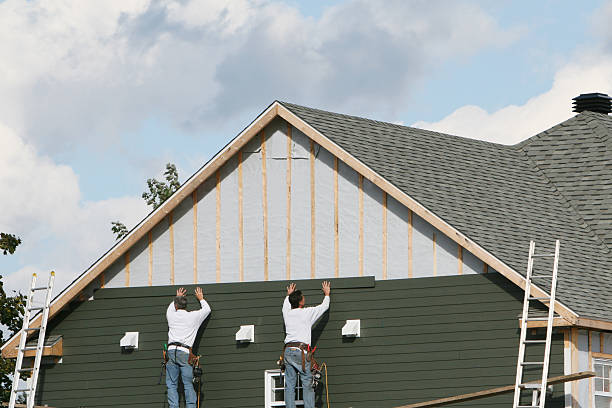 Professional Siding Contractor technician working in Munroe Falls, OH
